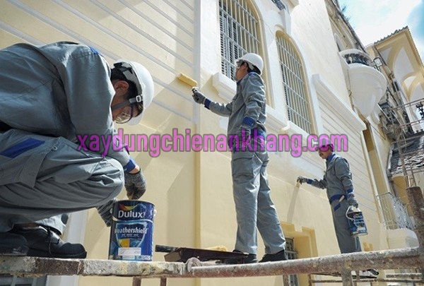 Dịch vụ sơn nhà trọn gói phú nhuận, sơn lại nhà cũ, thợ đu dây sơn nhà chuyên nghiệp.