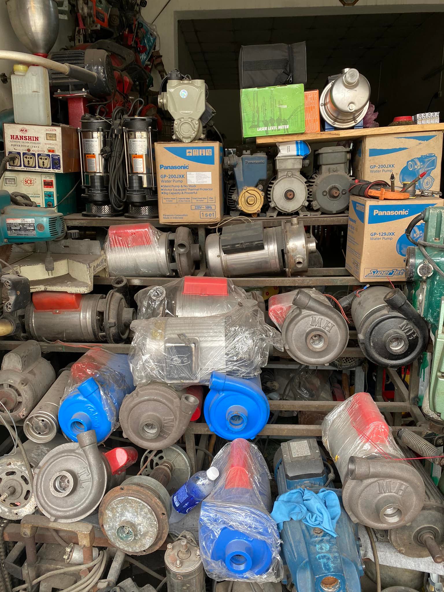 Thợ sửa máy bơm nước tại Thuận An