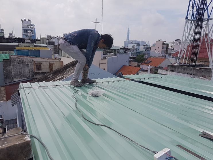 Nhận lợp mái tôn chống nóng tại Bình Tân