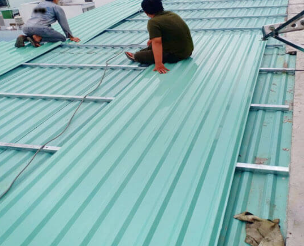 Thi công lợp mái tôn trọn gói khu vực Tân Phú