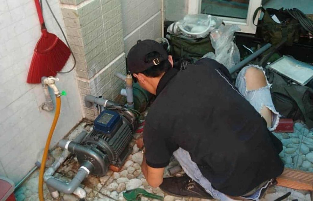 Thợ sửa ống nước nhanh tại gò vấp, khách hàng gọi chỉ sau 15 phút thợ có mặt xử lý.